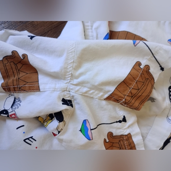 Friends Themed Box Lunch White Short Sleeve Shirt Button Down Size S - Picture 6 of 7